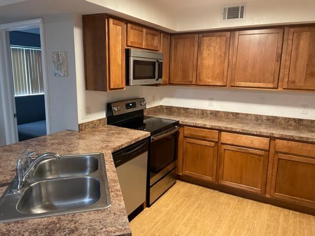 18400 North Ridge Court, Unit 14 Spring Lake, MI 49456 - Photo 3 of 36 IMG_7762