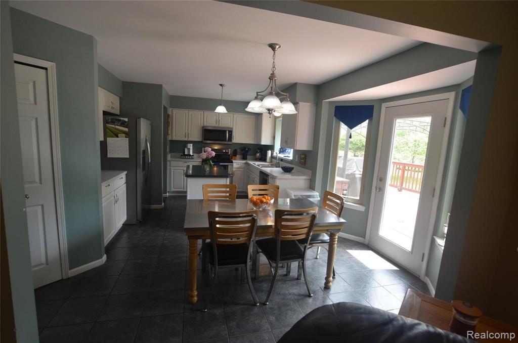1649 Millbrook Road Canton, MI 48188 - Photo 8 of 44