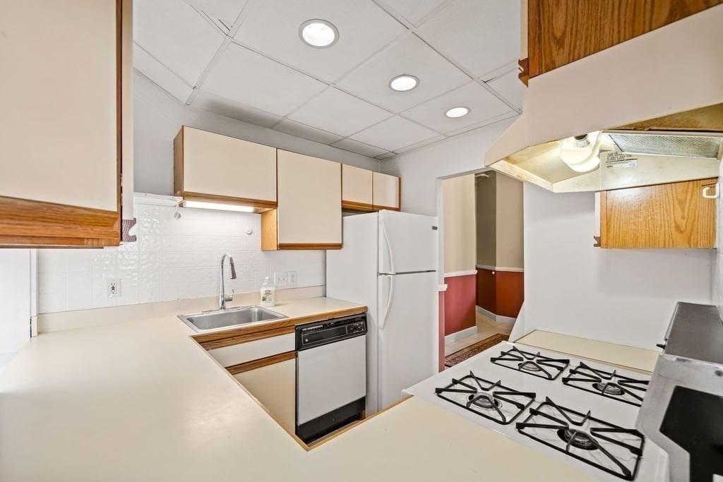 62 Washington Street, Unit 9 Haverhill, MA 01832 - Photo 12 of 37