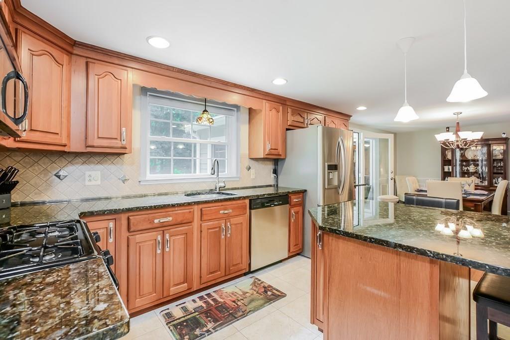 5 Massachusetts Road Lakeville, MA 02347 - Photo 9 of 37