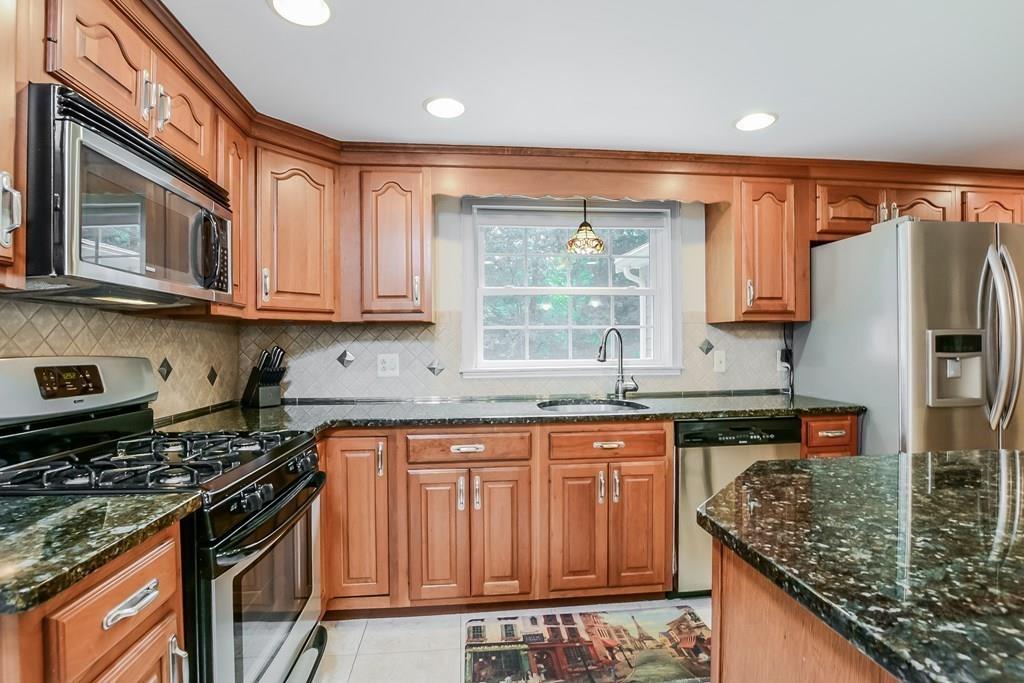 5 Massachusetts Road Lakeville, MA 02347 - Photo 10 of 37