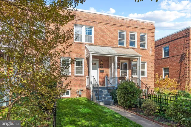 $3,975 | 510 East Nelson Avenue, Alexandria, VA 22301