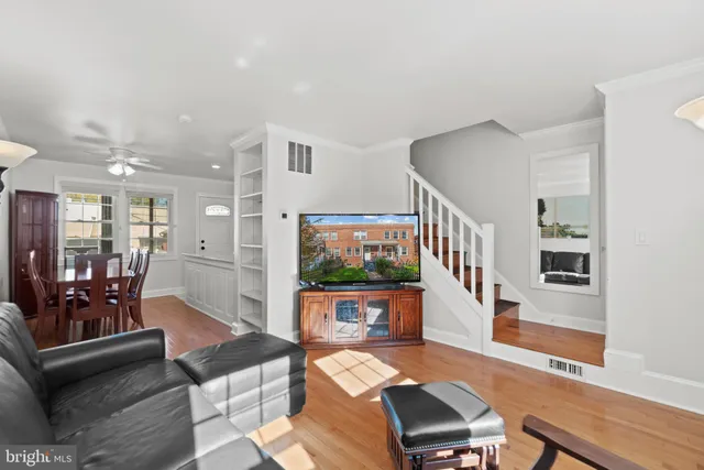 $3,975 | 510 East Nelson Avenue, Alexandria, VA 22301