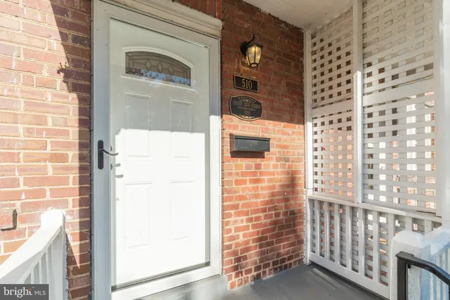 $3,975 | 510 East Nelson Avenue, Alexandria, VA 22301