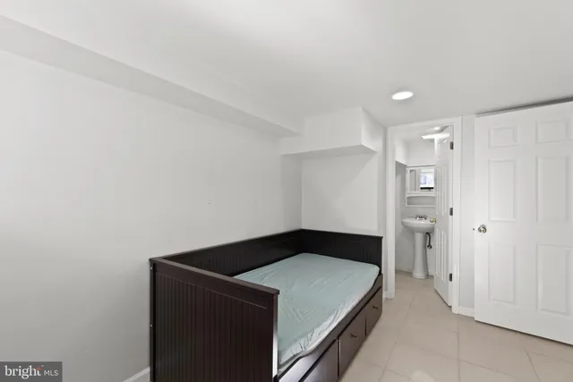 $3,975 | 510 East Nelson Avenue, Alexandria, VA 22301