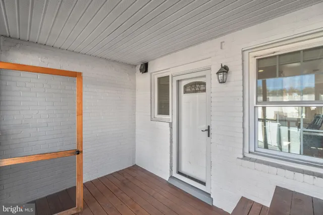 $3,975 | 510 East Nelson Avenue, Alexandria, VA 22301