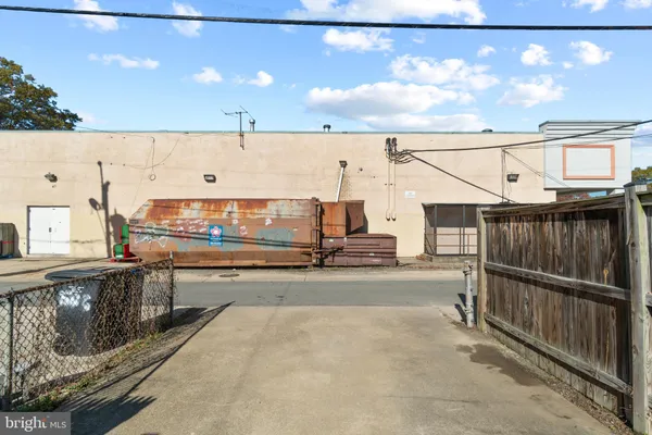 a picture of a building with black and white wall