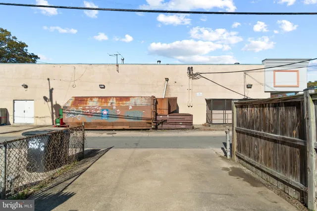 $3,975 | 510 East Nelson Avenue, Alexandria, VA 22301