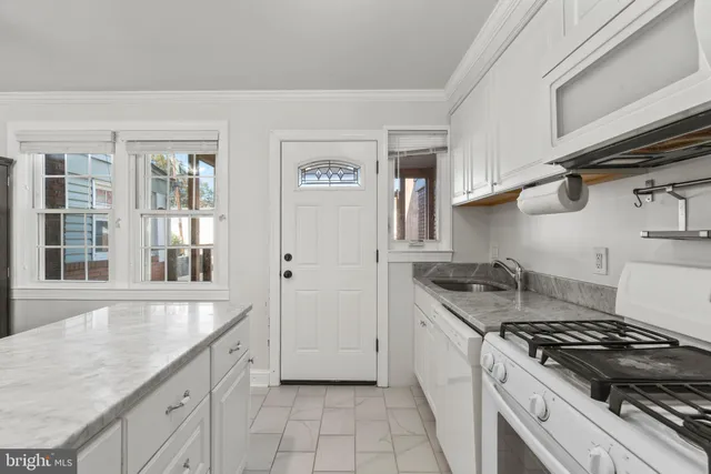 $3,975 | 510 East Nelson Avenue, Alexandria, VA 22301