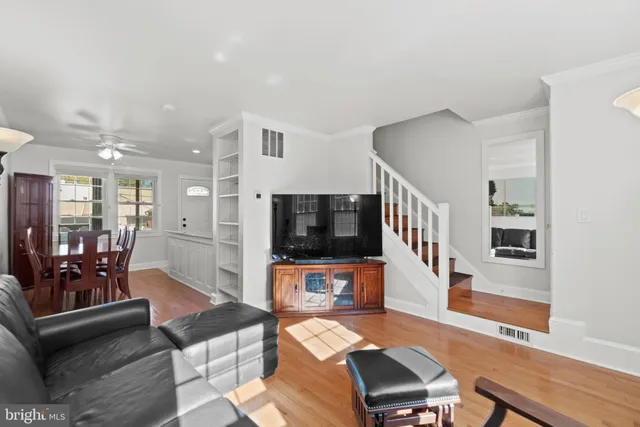 $3,975 | 510 East Nelson Avenue, Alexandria, VA 22301