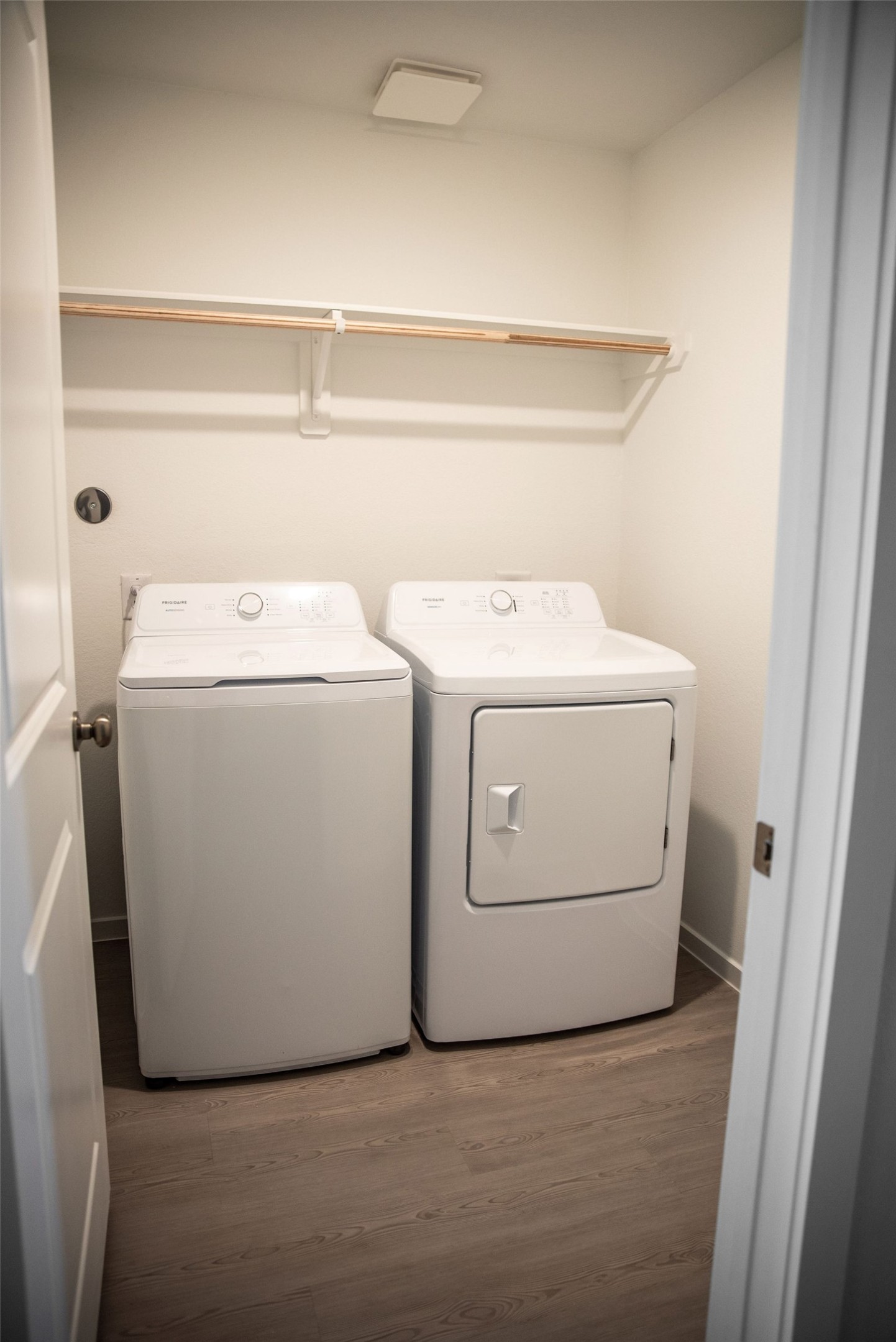 10288 Prairie Dunes Lane Cleveland, TX 77327 - Photo 15 of 15 a utility room with dryer and washer