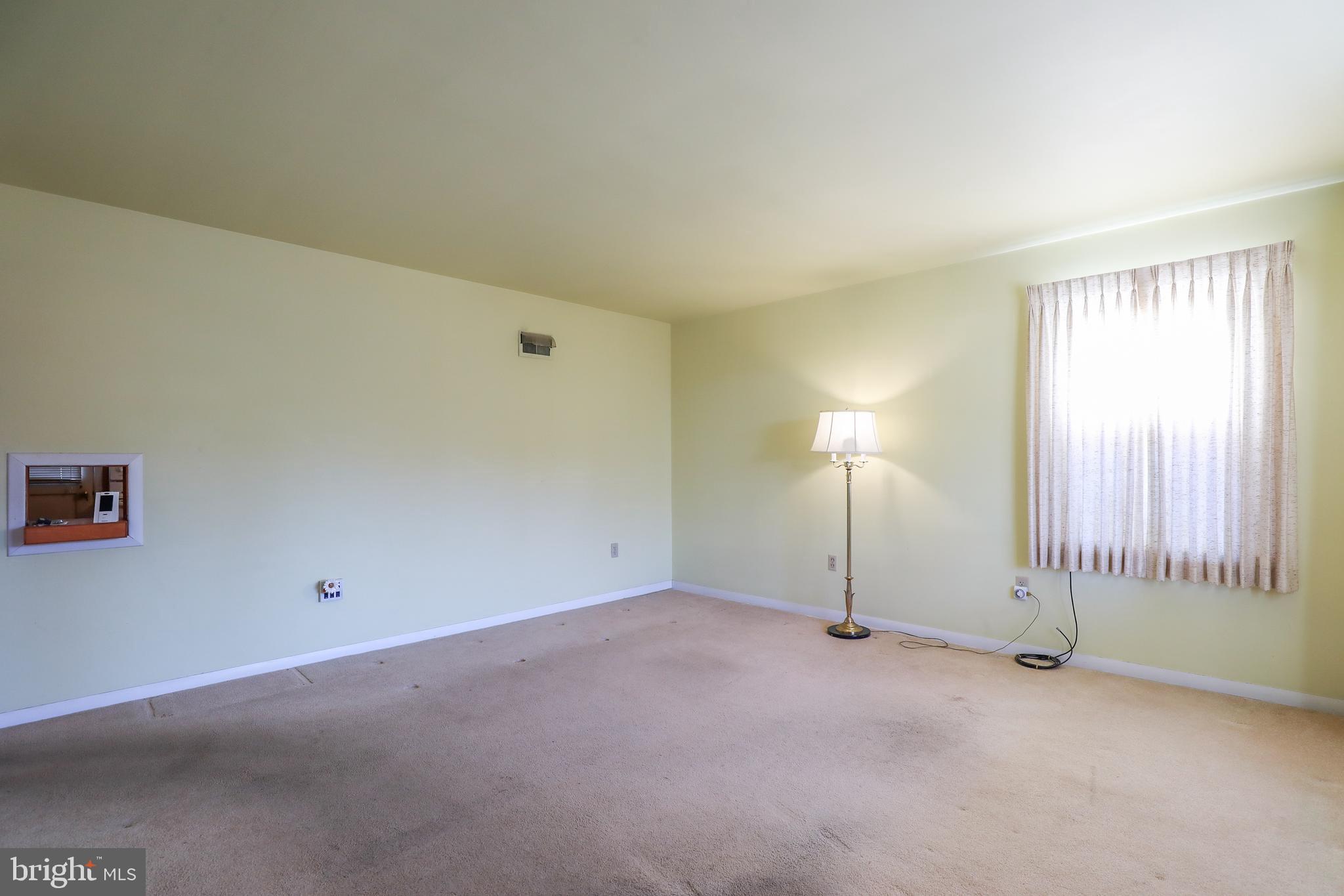 27 Valley Road Reading, PA 19610 - Photo 11 of 36 Living Room