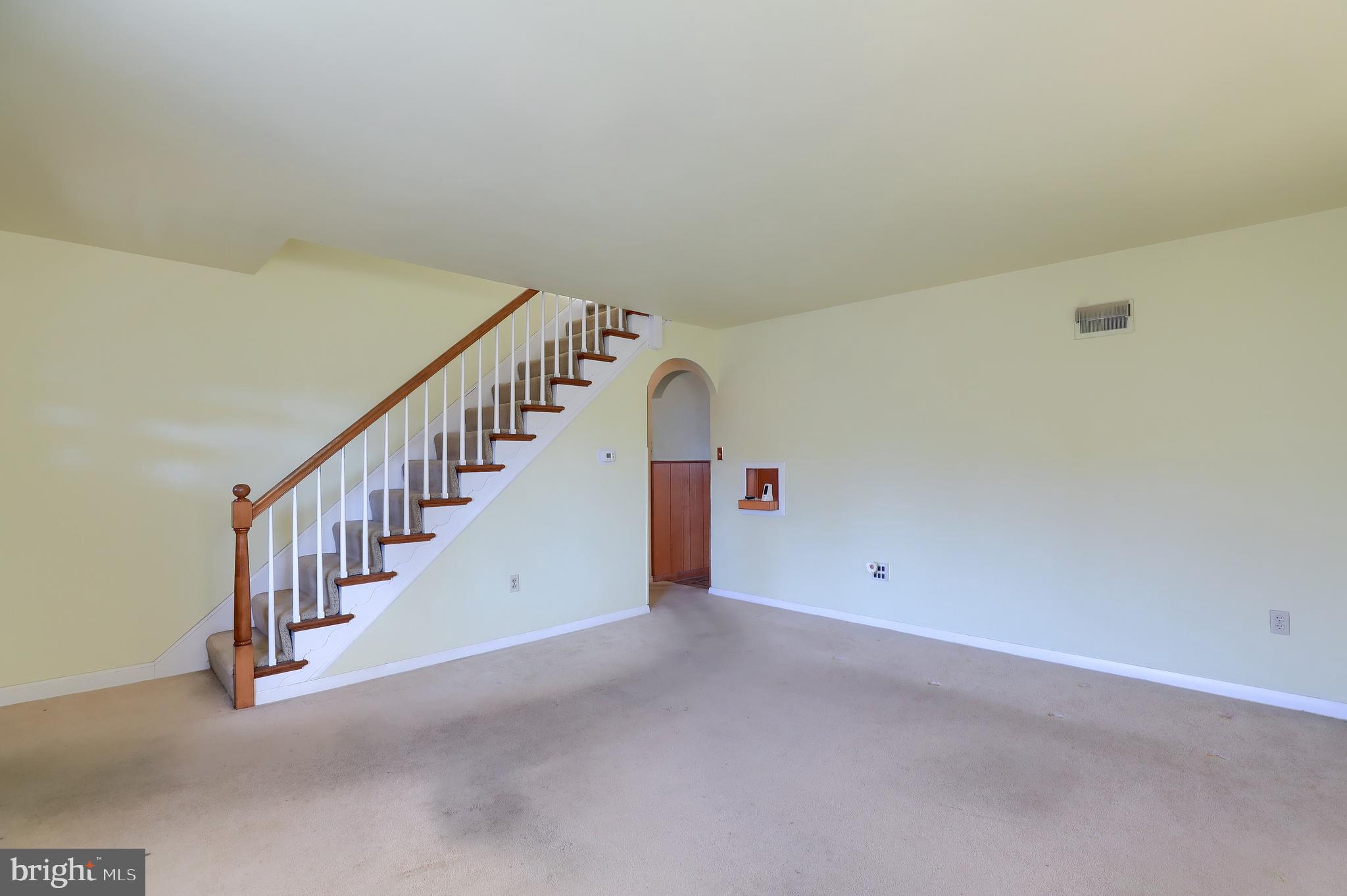 27 Valley Road Reading, PA 19610 - Photo 13 of 36 Living Room