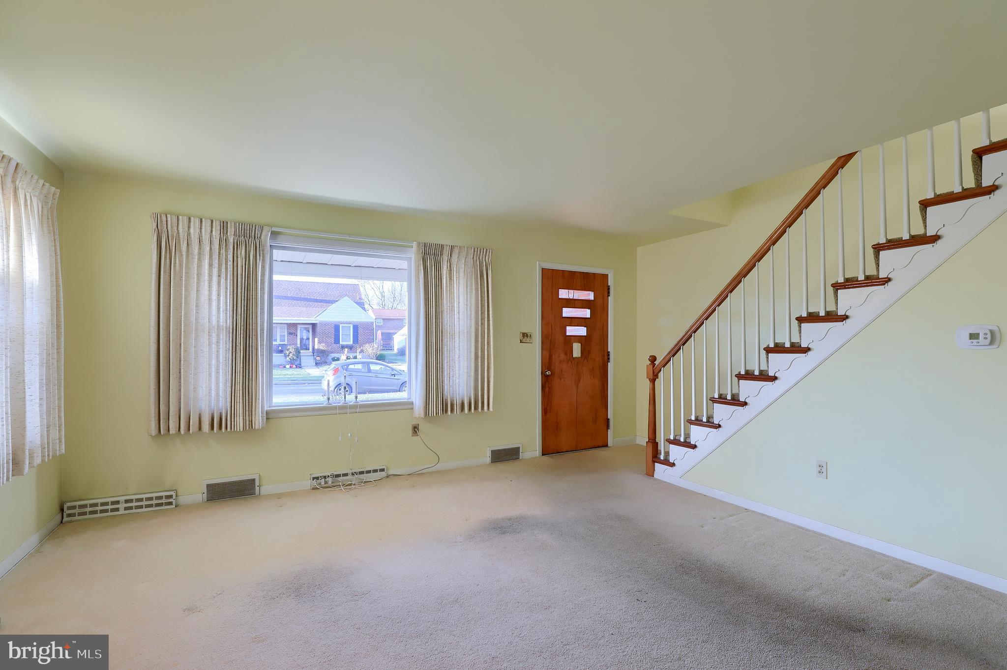 27 Valley Road Reading, PA 19610 - Photo 14 of 36 Living Room