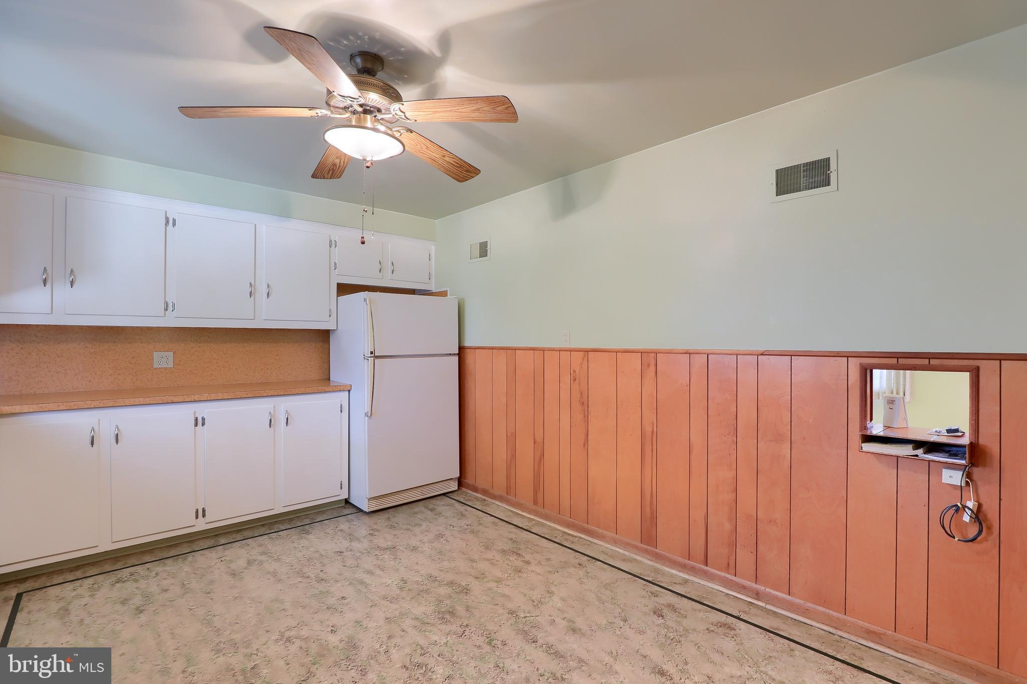 27 Valley Road Reading, PA 19610 - Photo 16 of 36 Kitchen