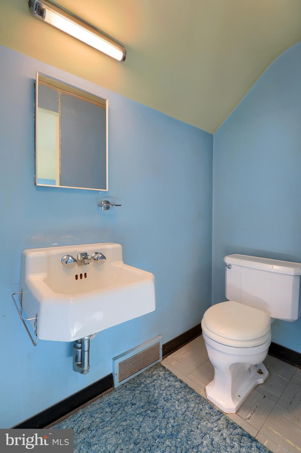27 Valley Road Reading, PA 19610 - Photo 29 of 36 Half BA