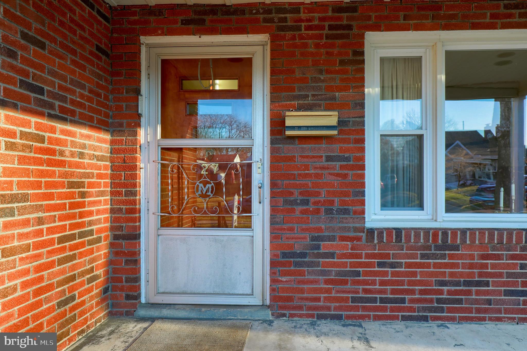 27 Valley Road Reading, PA 19610 - Photo 9 of 36 Front Entry