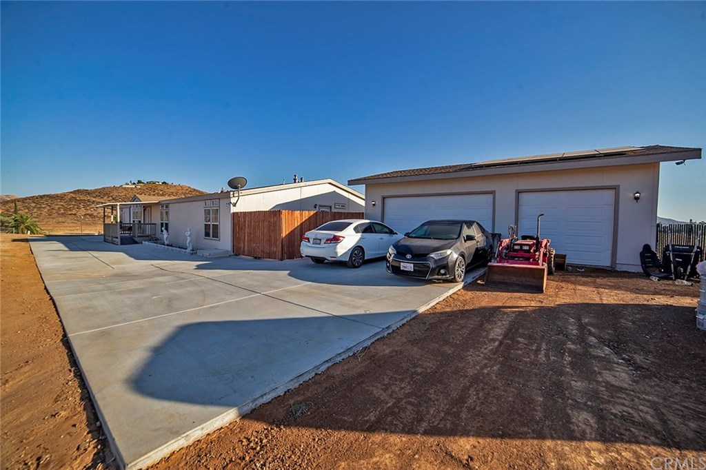 27751 Smith Road Winchester, CA 92596 - Photo 3 of 26