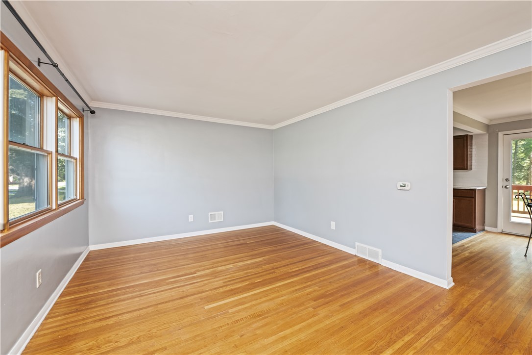 998 Gravel Road Webster, NY 14580 - Photo 4 of 28