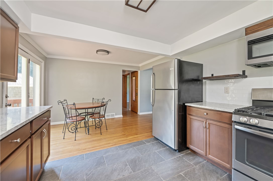 998 Gravel Road Webster, NY 14580 - Photo 8 of 28