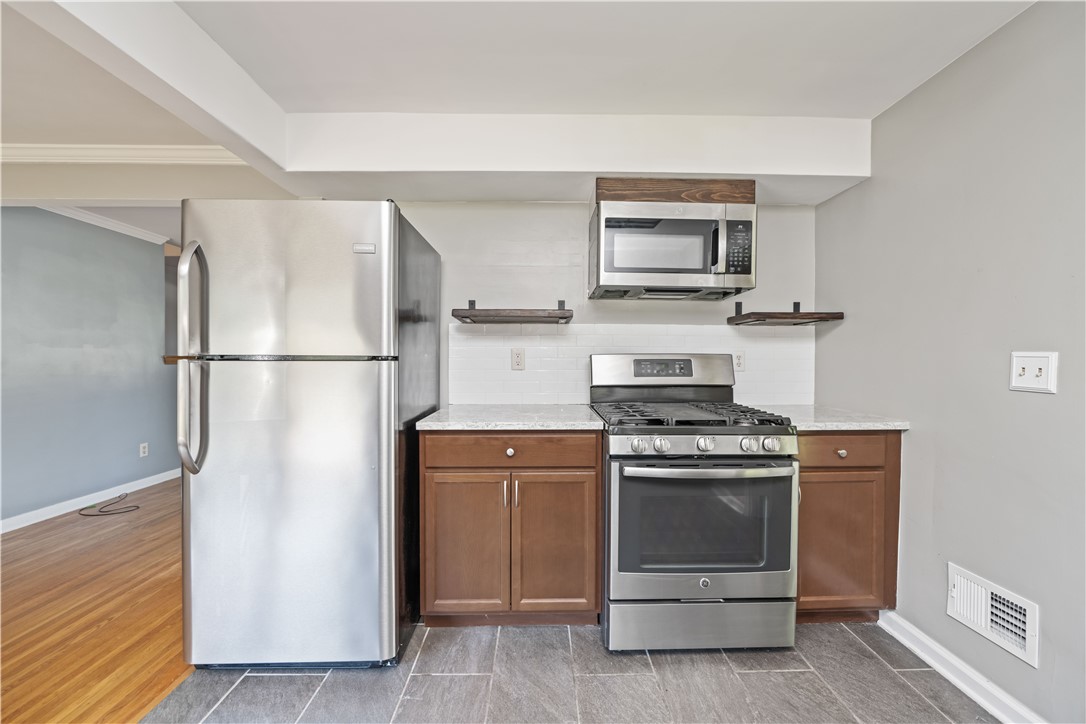 998 Gravel Road Webster, NY 14580 - Photo 9 of 28