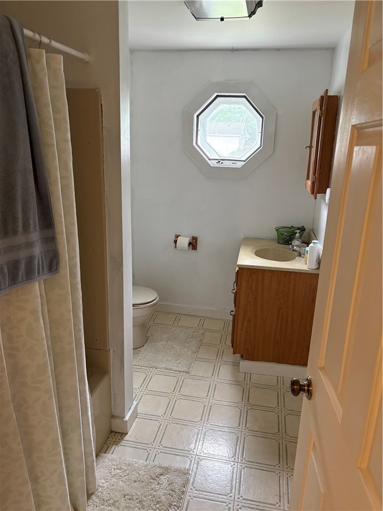 816 County Highway Oneonta, NY 13820 - Photo 9 of 16 Full Bathroom