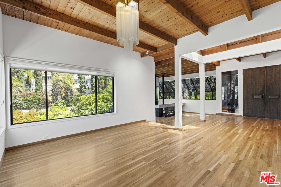 3275 Buckingham Road Glendale, CA 91206 - Photo 11 of 33 a view of an empty room with a window