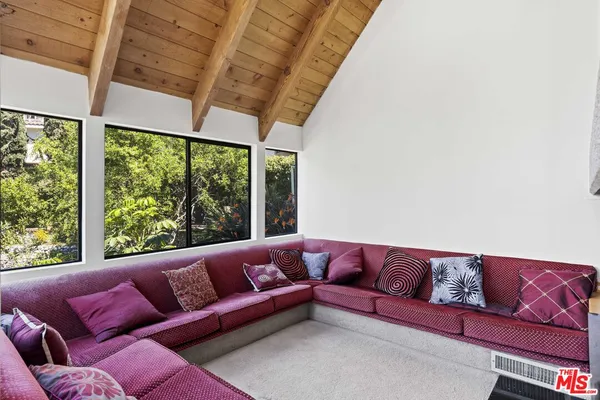 $2,075,000 | 3275 Buckingham Road, Glendale, CA 91206