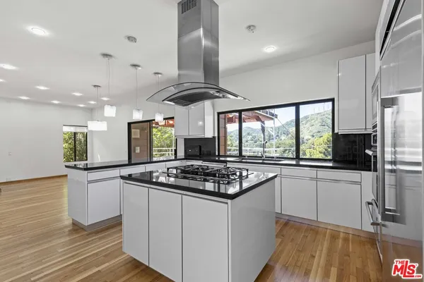 $2,075,000 | 3275 Buckingham Road, Glendale, CA 91206