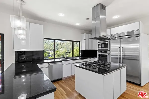 $2,075,000 | 3275 Buckingham Road, Glendale, CA 91206