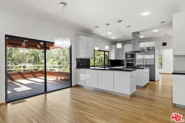 $2,075,000 | 3275 Buckingham Road, Glendale, CA 91206