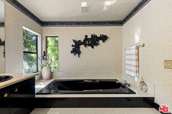 $2,075,000 | 3275 Buckingham Road, Glendale, CA 91206