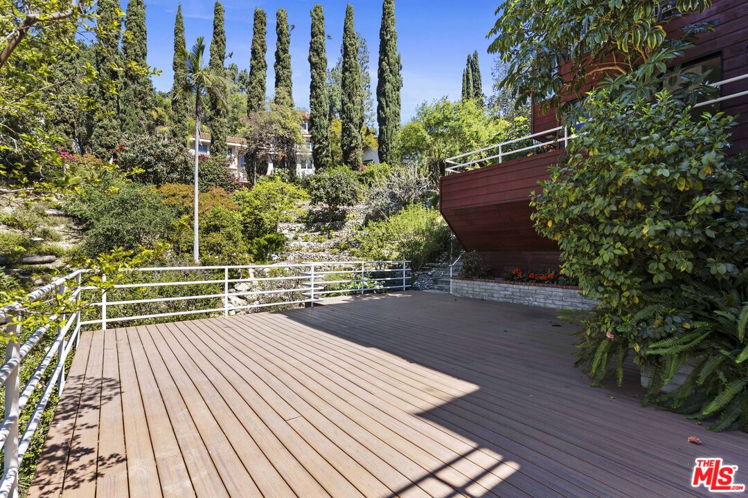 3275 Buckingham Road Glendale, CA 91206 - Photo 29 of 33 a view of a pathway both side of the house