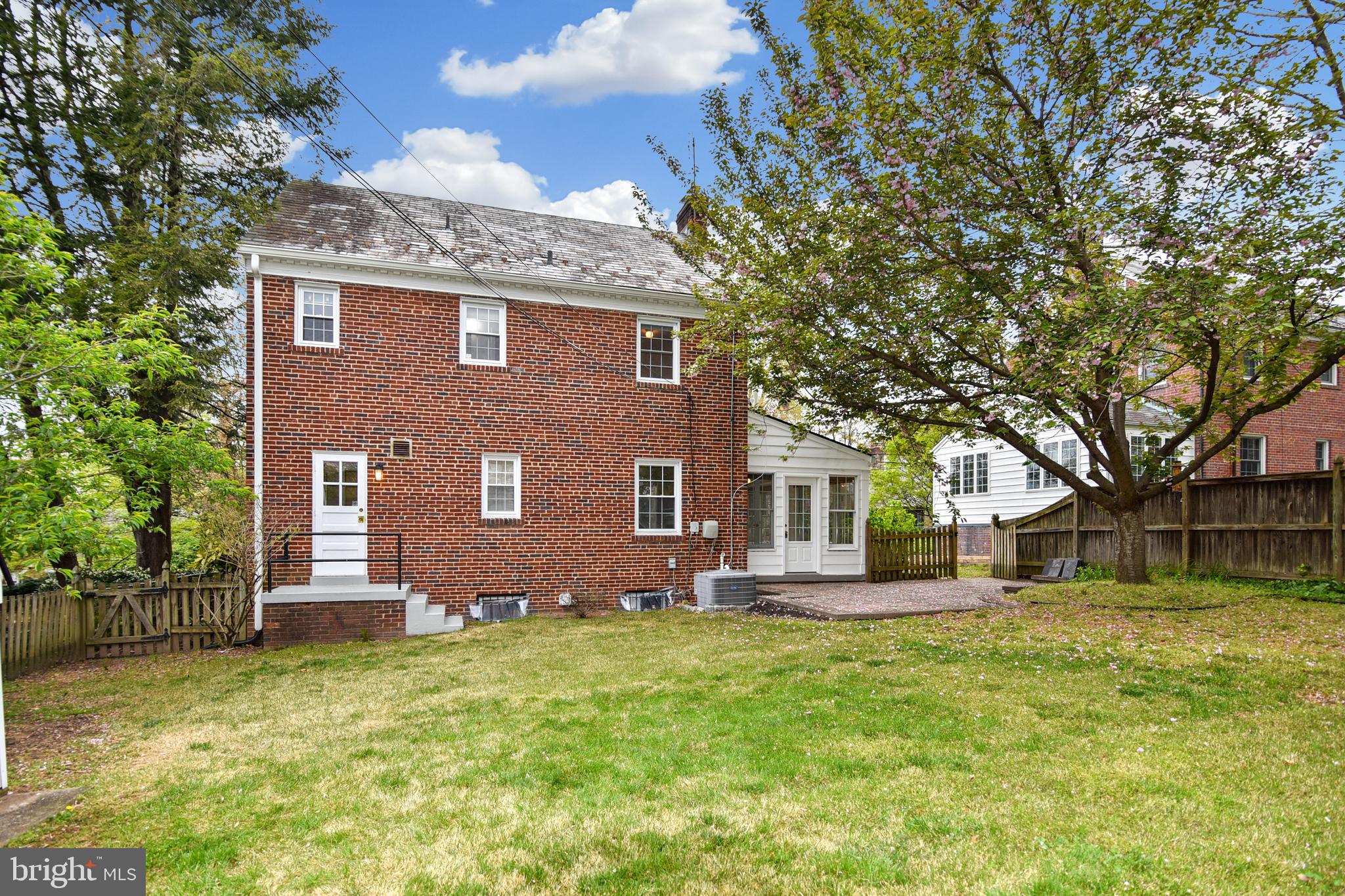 9503 Thornhill Road Silver Spring, MD 20901 - Photo 6 of 46