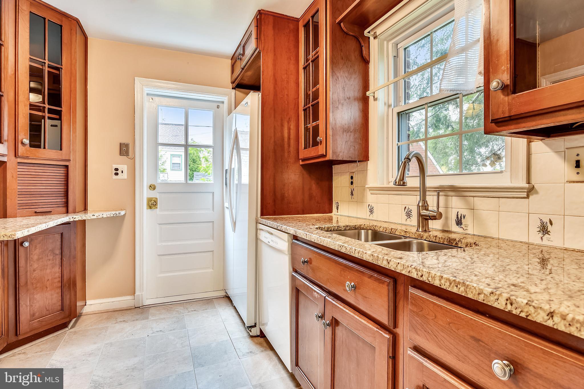 9503 Thornhill Road Silver Spring, MD 20901 - Photo 7 of 46