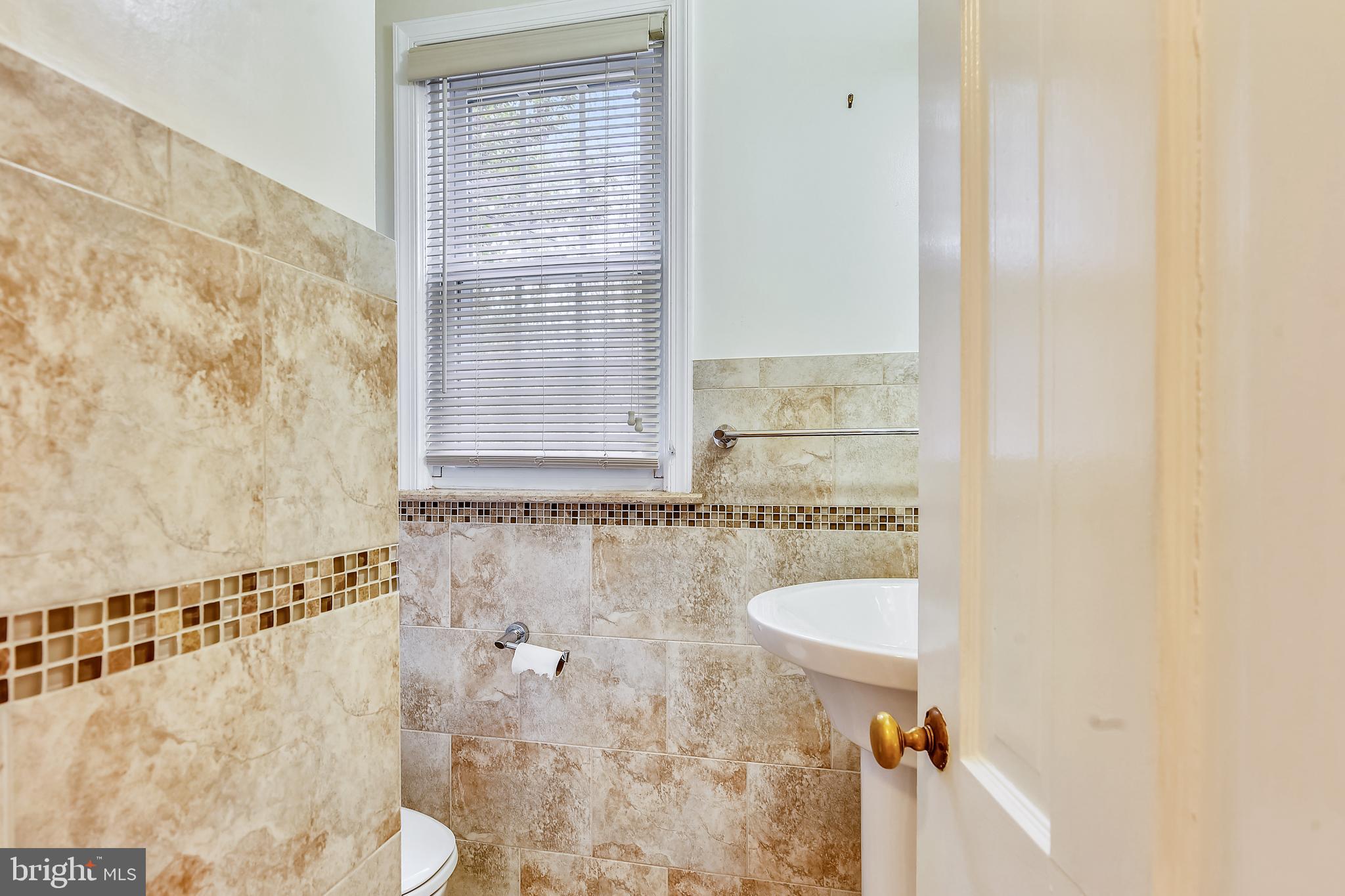 9503 Thornhill Road Silver Spring, MD 20901 - Photo 8 of 46