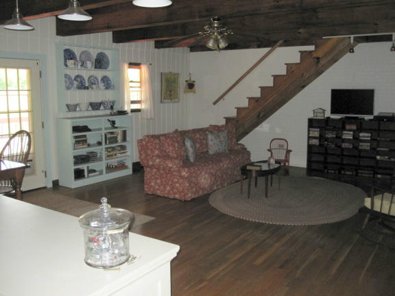 1405 Poor Farm Road Southeast Floyd, VA 24091 - Photo 26 of 46 a view of a dining room with furniture