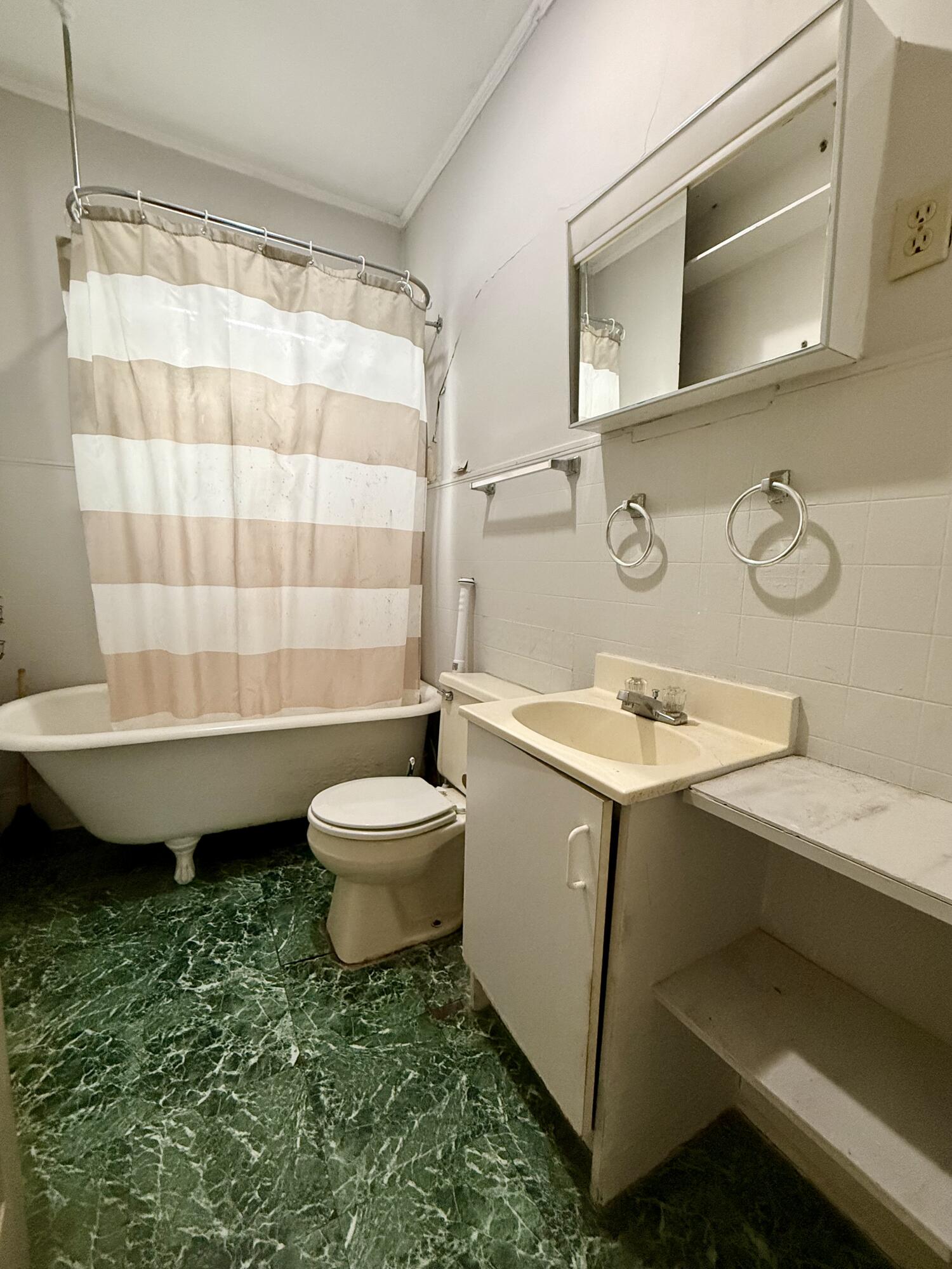 1944 Warren Street Augusta, GA 30904 - Photo 8 of 14 Full Bathroom