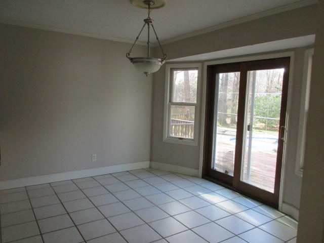 208 Turtle Cove Road Summerville, SC 29485 - Photo 3 of 10 454