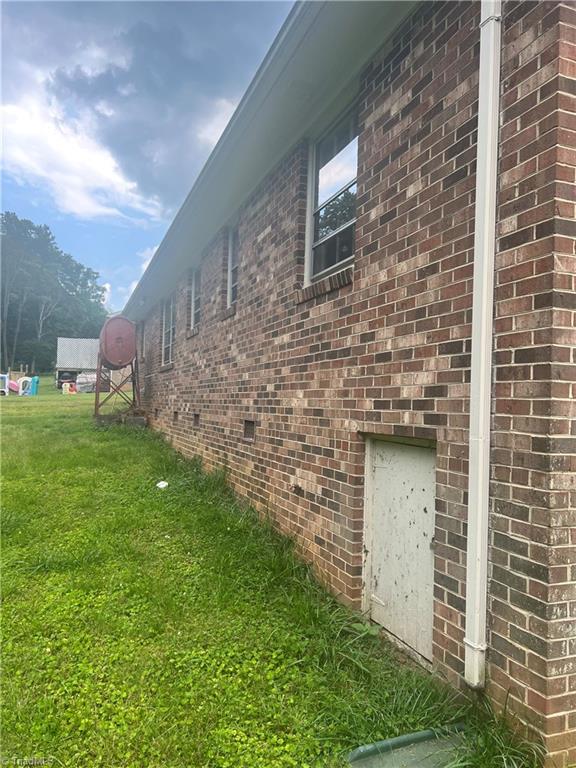 228 Maple Hollow Road Mount Airy, NC 27030 - Photo 4 of 21