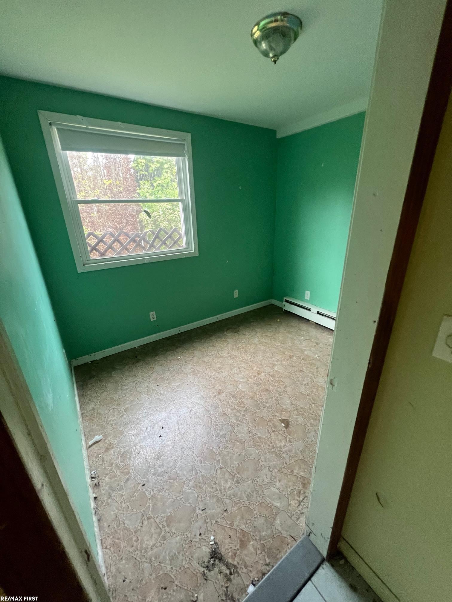 6435 Johnson Flushing, MI 48433 - Photo 6 of 25 50141267-c8070ac3-fb38-42b6-ad19-bf58fdc92c06.JPG