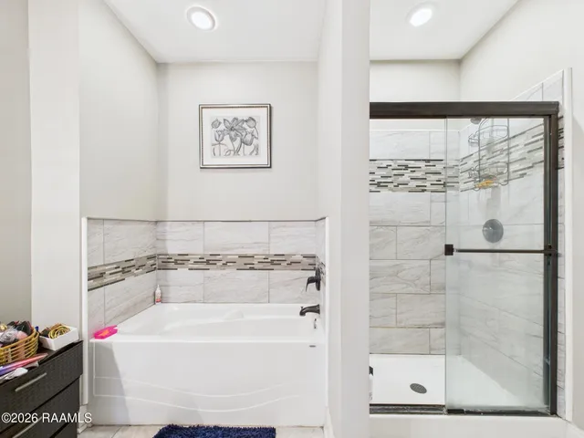 $315,000 | 307-305 Oakview Drive, Broussard, LA 70518