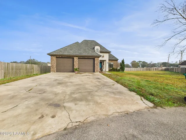 $315,000 | 307-305 Oakview Drive, Broussard, LA 70518