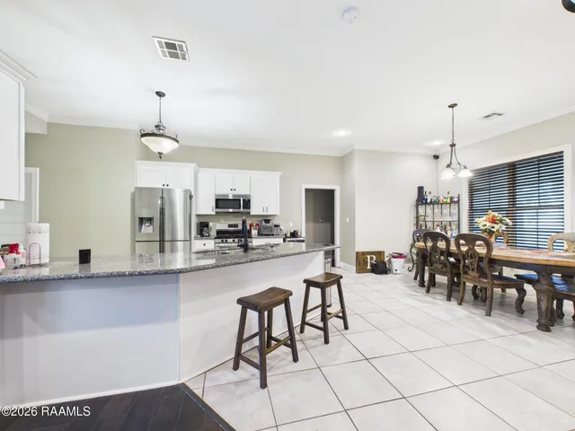 $315,000 | 307-305 Oakview Drive, Broussard, LA 70518