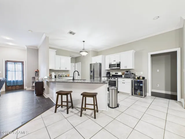 $315,000 | 307-305 Oakview Drive, Broussard, LA 70518