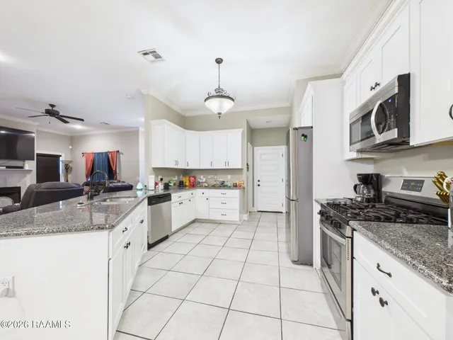 $315,000 | 307-305 Oakview Drive, Broussard, LA 70518