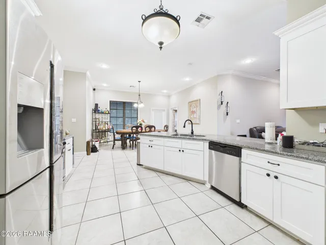 $315,000 | 307-305 Oakview Drive, Broussard, LA 70518