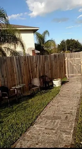 $800 | 10834 Cayman Mist Drive, Unit 3, Houston, TX 77075