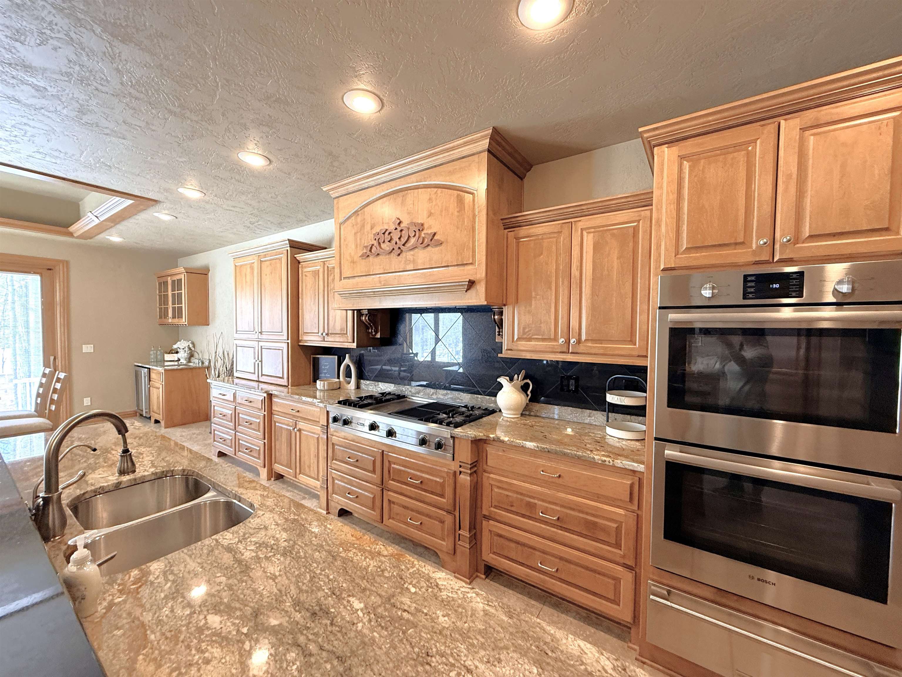 448 Harvest Road Green Bay, WI 54302 - Photo 8 of 71
