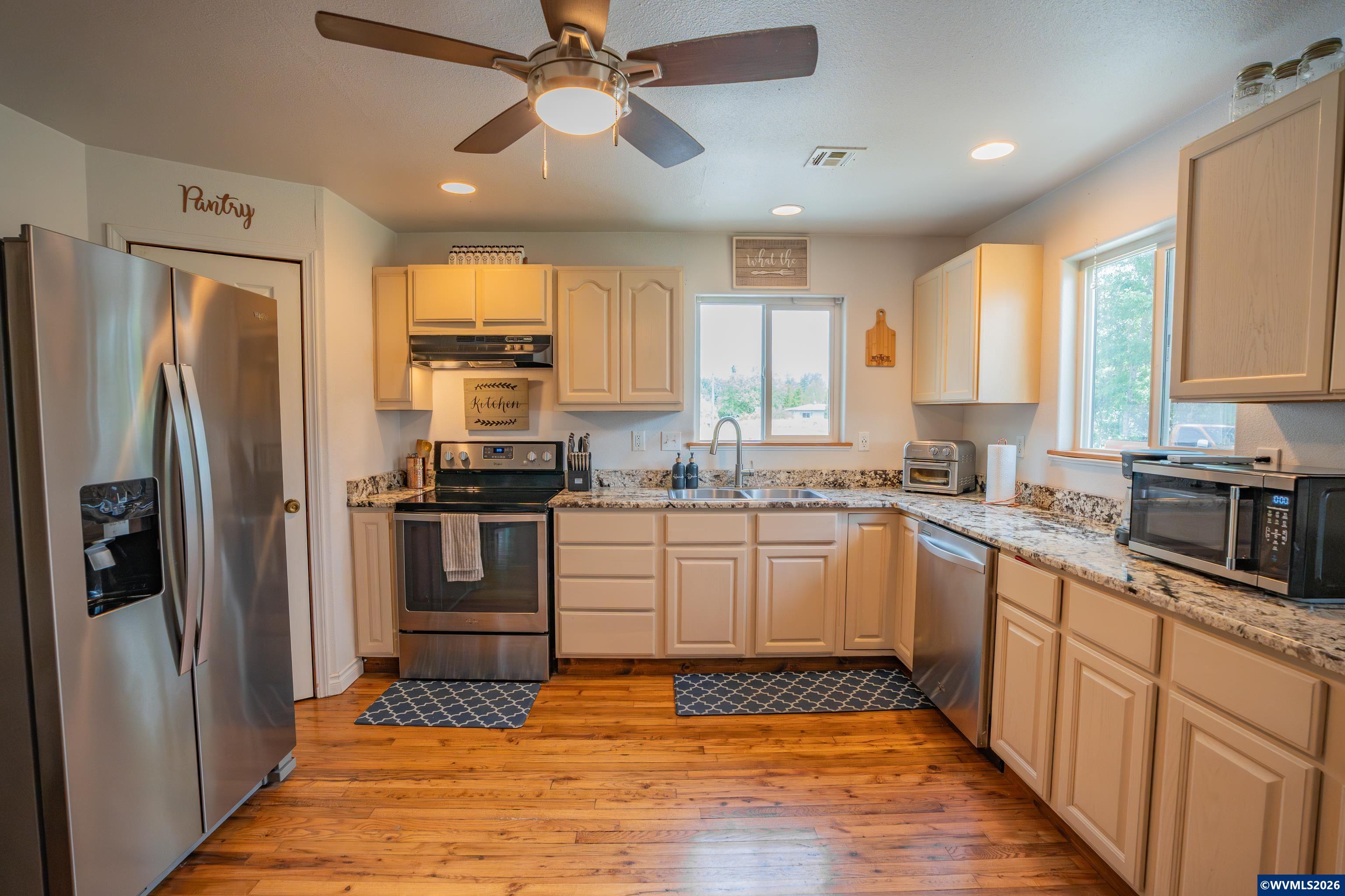 530 Brooks Street Lebanon, OR 97355 - Photo 4 of 26